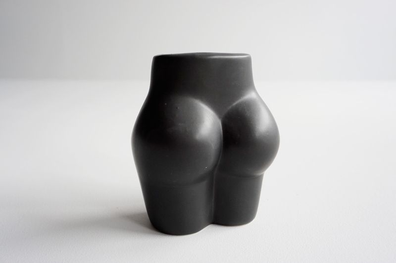Vase i porselen, 14,5 cm